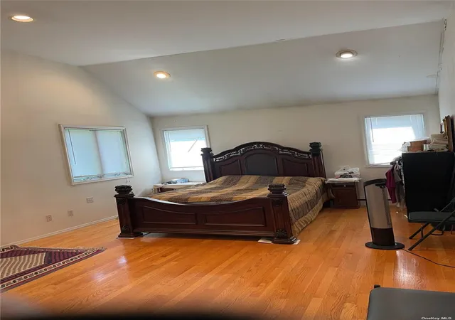 6th image of 5 Devonshire Ln, North Hempstead, NY 11023 | MLS# L3576788