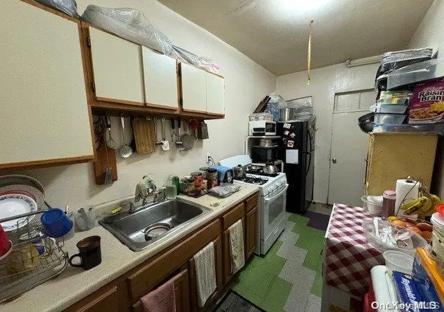 Photo 2 of Sale Pending at 82 Lott St, Brooklyn, NY 11226 | MLS# L3577445 | Listing updated on 2025-06-01