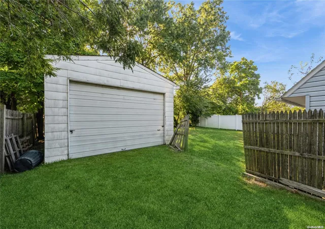 27th image of 48 Bloomingdale Rd, Levittown, NY 11756 | MLS# L3578115