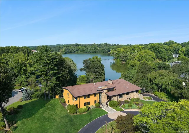 Single family home for sale at 21 Lake Rd, Great Neck, NY 11020 | MLS# L3578389 | Listing updated on 2025-06-23
