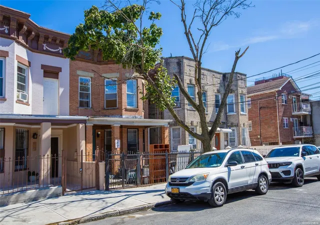 Photo 3 of Sale Pending at 32 45 105th St, East Elmhurst, NY 11369 | MLS# L3578650 | Listing updated on 2024-12-03
