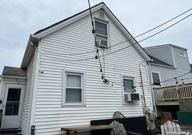 3rd image of 742 S 9Th St, Lindenhurst, NY 11757 | MLS# L3579609
