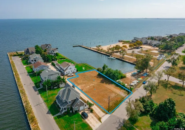 3rd image of 17 S Bay Ct, Brightwaters, NY 11718 | MLS# L3579651