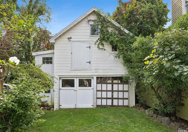 Photo 2 of Single family home for sale at 151 Bay Ave, Greenport, NY 11944 | MLS# L3579812 | Listing updated on 2026-09-17