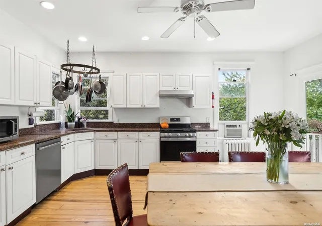 Photo 3 of Single family home for sale at 151 Bay Ave, Greenport, NY 11944 | MLS# L3579812 | Listing updated on 2026-09-17
