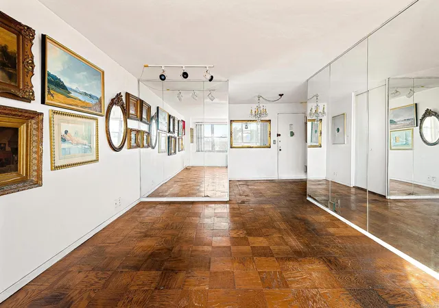 4th image of 70-25 Yellowstone Blvd #7S, Forest Hills, NY 11375 | MLS# L3580402