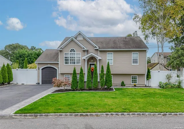 1st image of 35 Lake Shore Dr, Ronkonkoma, NY 11779 | MLS# L3580926