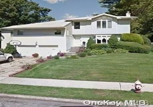 Single family home for sale at 77 Bounty Ln, Jericho, NY 11753 | MLS# L3581098 | Listing updated on 2024-11-20
