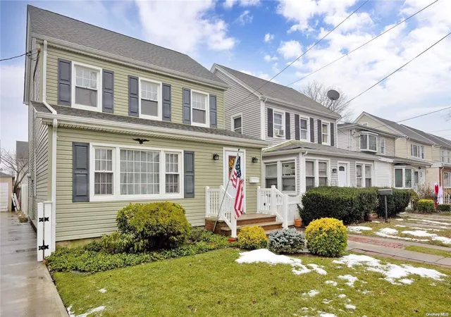Photo 2 of Sale Pending at 224 30 Edmore Ave, Queens Village, NY 11428 | MLS# L3581191 | Listing updated on 2024-12-03