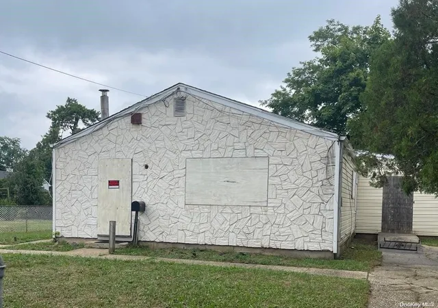 5th image of 97 Harrison Ave, Amityville, NY 11701 | MLS# L3581538