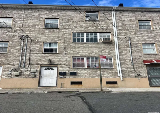1st image of 195 Beach 26th St, Far Rockaway, NY 11691 | MLS# L3582606