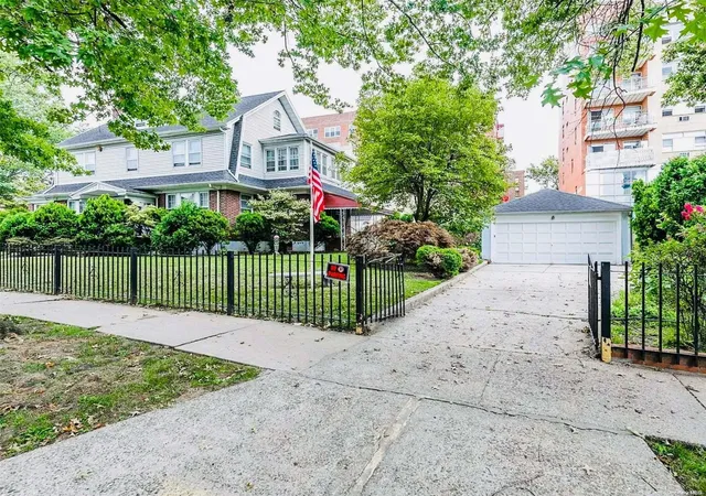 3rd image of 33-02 Parsons Blvd, Whitestone, NY 11357 | MLS# L3582810