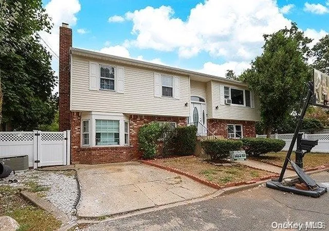 Single family home for sale at 1 Karen Ct, Bayville, NY 11709 | MLS# L3583242 | Listing updated on 2025-03-18