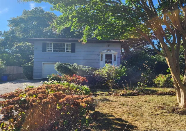 Photo 1 of Sale Pending at 104 Frederick Ave, Babylon, NY 11702 | MLS# L3584872 | Listing updated on 2024-12-03