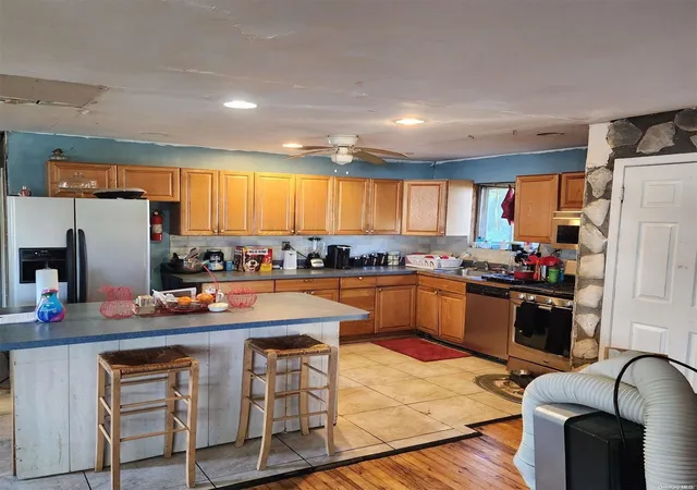 Photo 3 of Sale Pending at 104 Frederick Ave, Babylon, NY 11702 | MLS# L3584872 | Listing updated on 2024-12-03