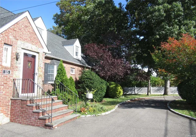 Single Family Residence at 115 Jackson Ave, Massapequa Park, NY 11762 | MLS# L3585337 | | Sold on 2024-12-03