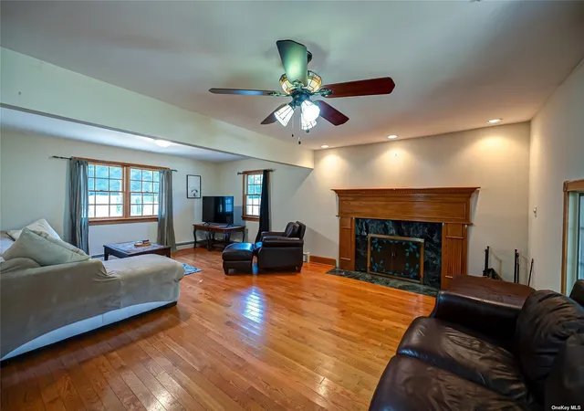 4th image of 43 Hollins Ln, Islip, NY 11730 | MLS# L3586031