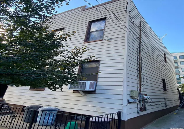Photo 3 of Sale Pending at 36 44 32nd St, Astoria, NY 11106 | MLS# L3586289 | Listing updated on 2025-04-17