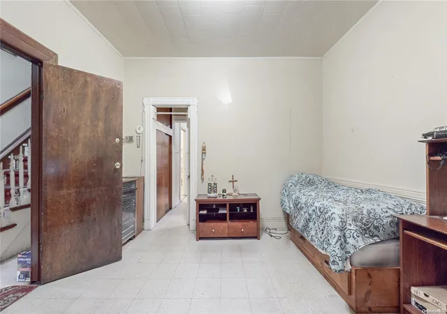 Photo 4 of Sale Pending at 36-44 32Nd St, Astoria, NY 11106 | MLS# L3586289 | Listing updated on 2025-04-17