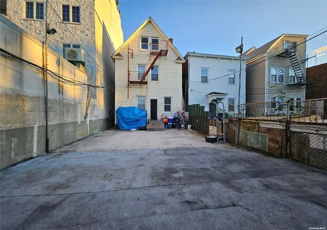 4th image of 104-61 Roosevelt Ave, Corona, NY 11368 | MLS# L3586424