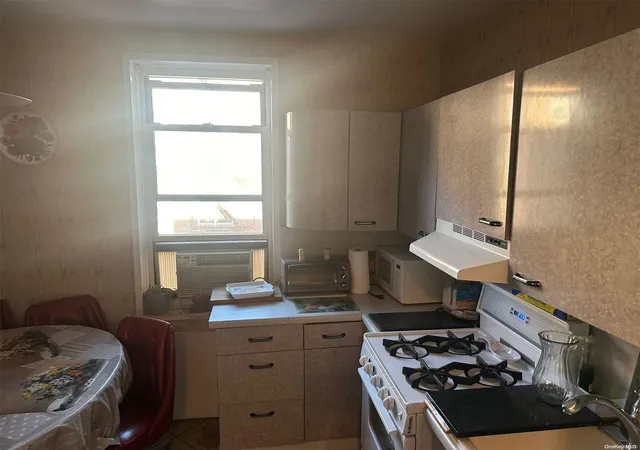 3rd image of 65-65 Wetherole St #3K, Rego Park, NY 11374 | MLS# L3586486