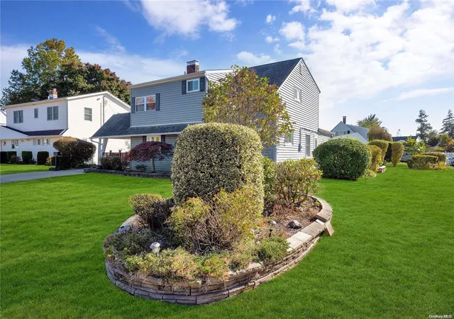 2nd image of 72 Horn Ln, Hempstead, NY 11756 | MLS# L3586579
