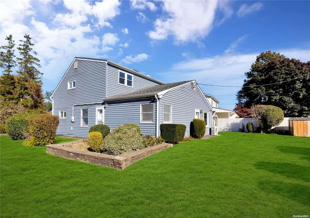 3rd image of 72 Horn Ln, Hempstead, NY 11756 | MLS# L3586579