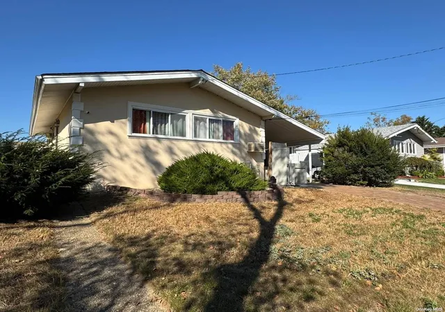 3rd image of 1061 Northern Blvd, Hempstead, NY 11510 | MLS# L3586601