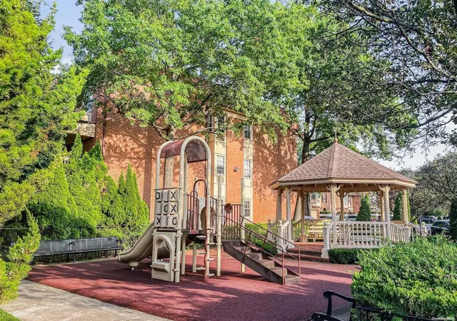 2nd image of 13-25 Estates Ln, Bayside, NY 11360