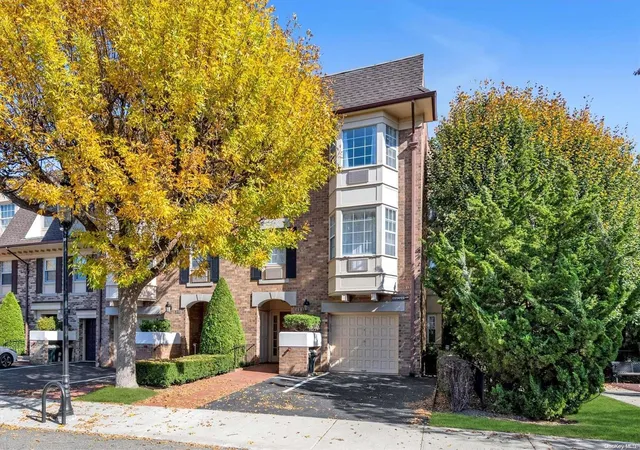 2nd image of 13 25 Estates Ln #3F, Bayside, NY 11360 | MLS# L3587041