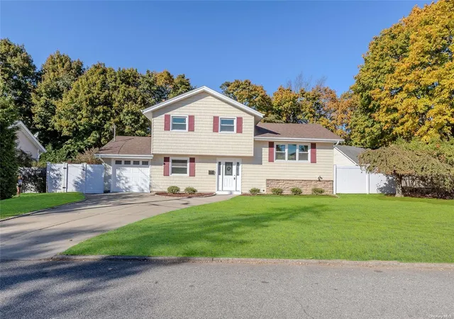 1st image of 7 Radburn Ln, Port Jefferson Station, NY 11776 | MLS# L3587258