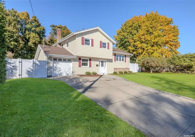 2nd image of 7 Radburn Ln, Port Jefferson Station, NY 11776 | MLS# L3587258