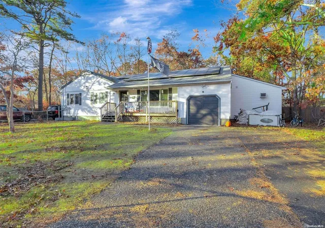 3rd image of 25 Sweetbriar Dr, Mastic, NY 11950 | MLS# L3588301