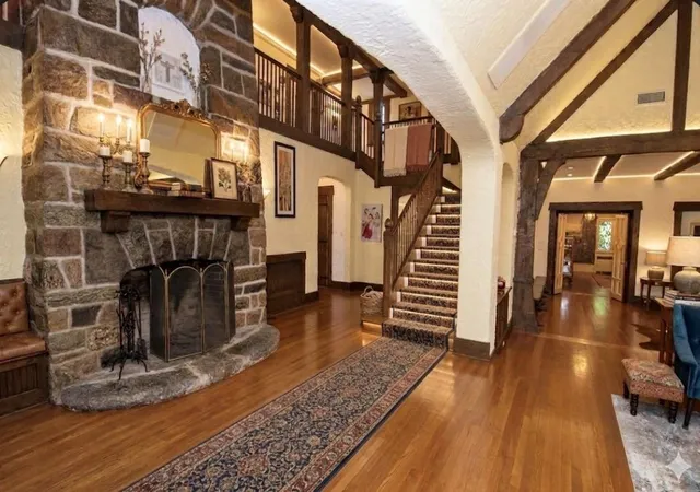 Photo 3 of Mansion for sale at 539 Manhasset Woods Rd, Manhasset, NY 11030 | MLS# L3588900 | Listing updated on 2026-05-17