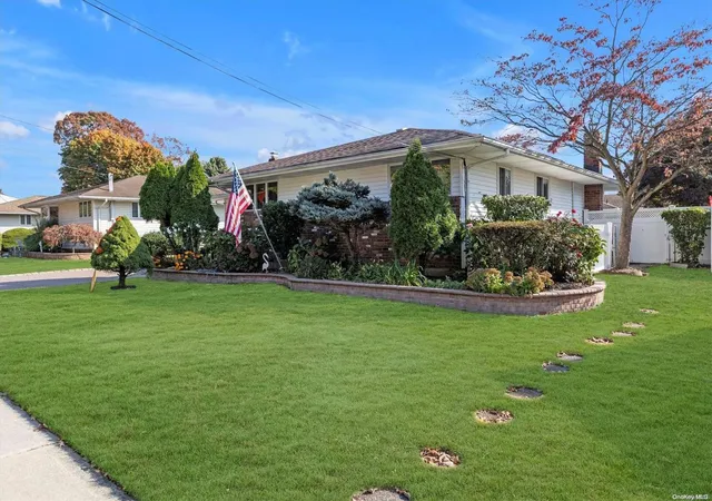 3rd image of 6 Evans Ave, Farmingdale, NY 11735 | MLS# L3588934