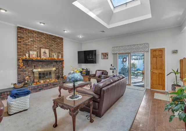 4th image of 6 Evans Ave, Farmingdale, NY 11735 | MLS# L3588934