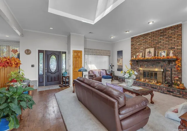 5th image of 6 Evans Ave, Farmingdale, NY 11735 | MLS# L3588934