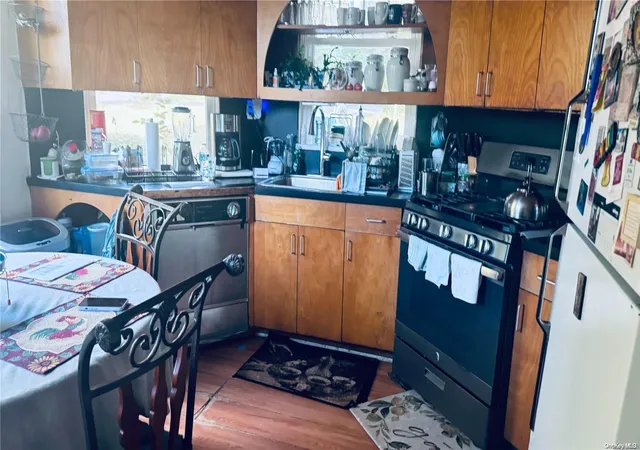 Listing Photo 4 - Condo for sale in building located at 140 Walworth Ave, White Plains, NY 10606