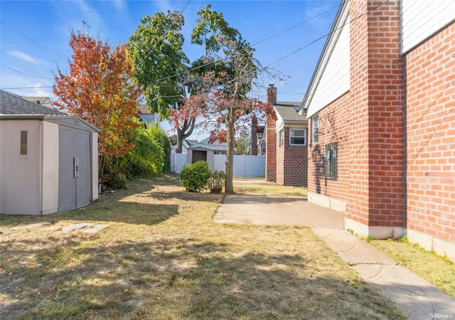32nd image of 234 16 130th Ave, Rosedale, NY 11422 | MLS# L3590720