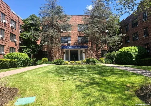1st image of 15 Canterbury, North Hempstead, NY 11021