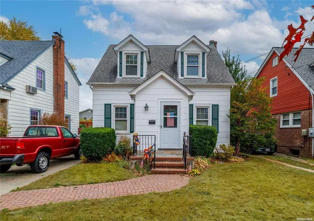 Single Family Residence at 1501 Kenneth Ave, North Baldwin, NY 11510 | MLS# L3590907 |  | Sold on 2025-01-31