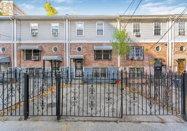 Photo 1 of Sale Pending at 1623 Undercliff Ave, Bronx, NY 10453 | MLS# 800266 | Listing updated on 2025-04-11