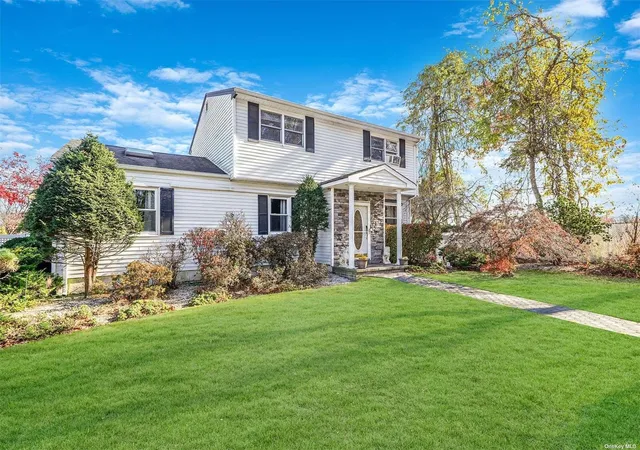 1st image of 10 Marchant Dr, Smithtown, NY 11780 | MLS# L3591496