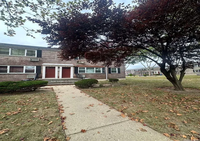 Photo 2 of Sale Pending at 67 58 152nd Street #290B, Flushing, NY 11367 | MLS# L3591664 | Listing updated on 2024-12-06