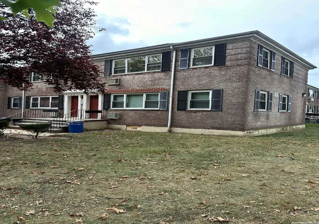 Photo 3 of Sale Pending at 67 58 152nd Street #290B, Flushing, NY 11367 | MLS# L3591664 | Listing updated on 2024-12-06