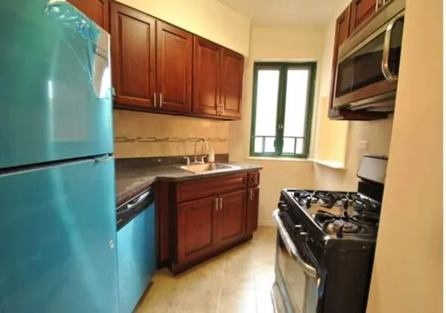 Photo 2 of Sale Pending at 1938 E Tremont Ave #5C, Bronx, NY 10462 | MLS# 801215 | Listing updated on 2025-04-11
