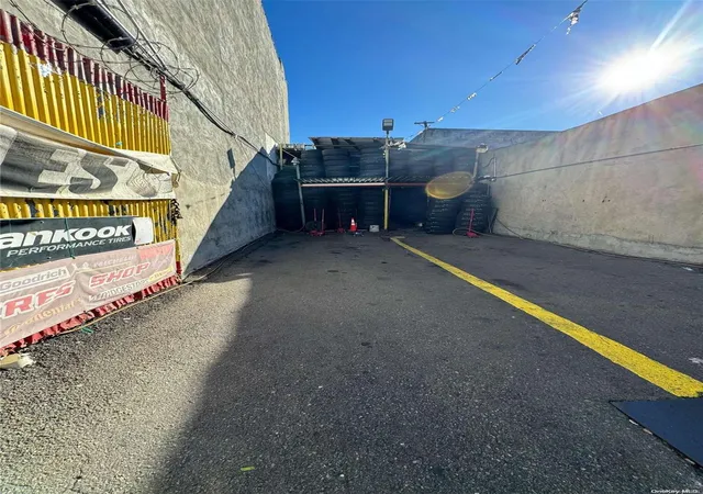 1st image of 101 12 Northern Blvd, Corona, NY 11368 | MLS# L3592594