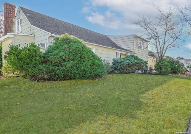 1st image of 2666 Lexington Ave, Hempstead, NY 11554 | MLS# L3592859
