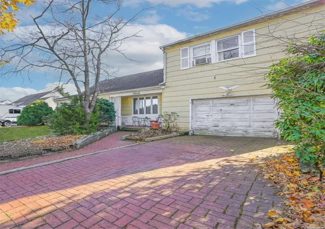 2nd image of 2666 Lexington Ave, Hempstead, NY 11554 | MLS# L3592859
