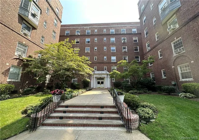 Condo for sale at 17506 Devonshire Blvd #4C, Jamaica, NY 11432 | MLS# 801454